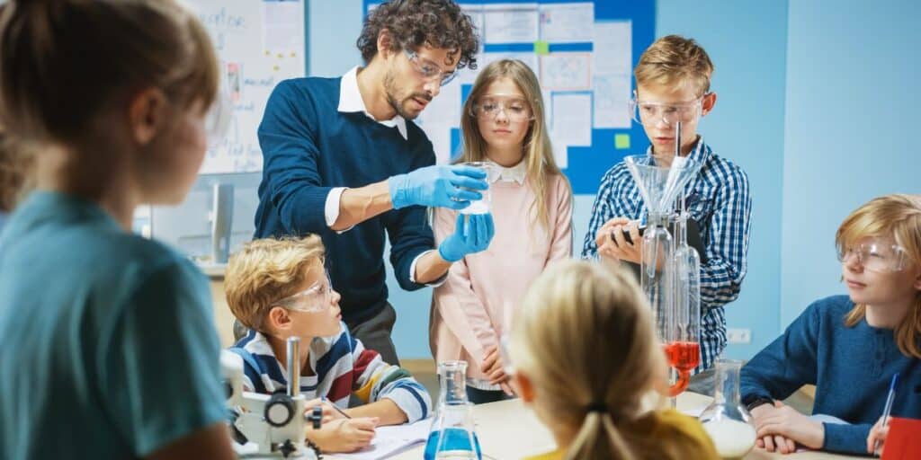 Erste Hilfe Koffer für Schulen. Erste Hilfe Verbandkasten für Schulen.